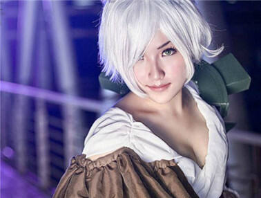 冷酷妹子白发锐雯COS：我才是最强上单！