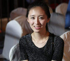 英雄联盟漂亮妹子哪里找 德玛西亚杯现场来