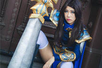 混血美女COS 女版盖伦最为致命的诱惑