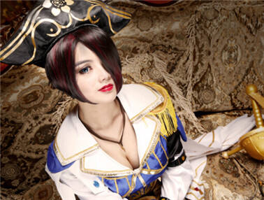 国产妹纸COS无双剑姬：冷艳气场无敌