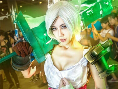 上单瑞雯大气COSPLAY 杀伤力惊人