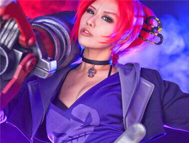 螺旋猫COS暴走萝莉：撕袜长腿福利请收好