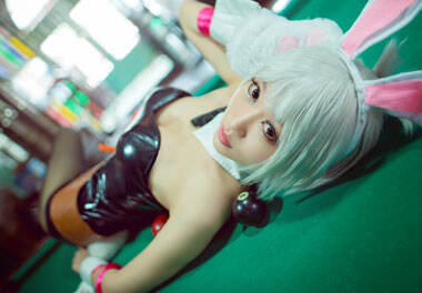 又见兔女郎锐雯 玲珑曲线优美俘获人心