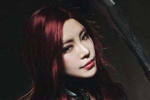 <b>听说有沟就能火？韩国妹子神COS卡特琳娜</b>