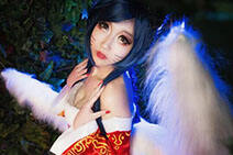 <b>呆萌元气少女化身阿狸 还不赶紧来点赞</b>