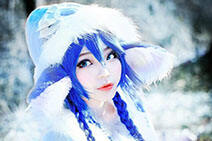 <b>冰晶萝莉COS冰雪节璐璐 宅男必备萌品美女</b>