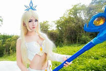 <b>清新可人风女COS 性感养眼肤白貌美</b>