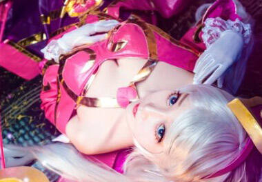 白富美也玩自拍！甜心宝贝娑娜奢华COS