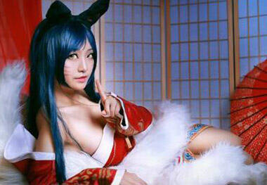 可爱性感不可挡 狐女阿狸演绎深情魅惑