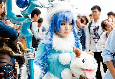 MSI半决赛图集：帅哥美女COSER场外齐助阵