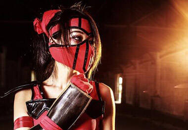 令人窒息的绯红阿卡丽 长腿萌妹精美COS