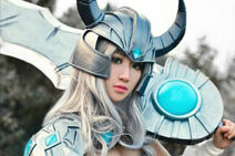 可爱妹子COS男性英雄 蛮王也能这么萌