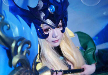 LOL英雄联盟唤潮鲛姬 娜美美女COS秀