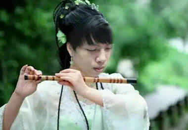 毫无违和感！职业选手微微一笑很销魂