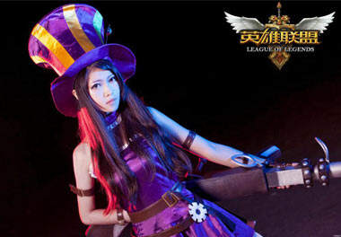 致命狙击绝色凯特琳！气质美女COS皮城女警