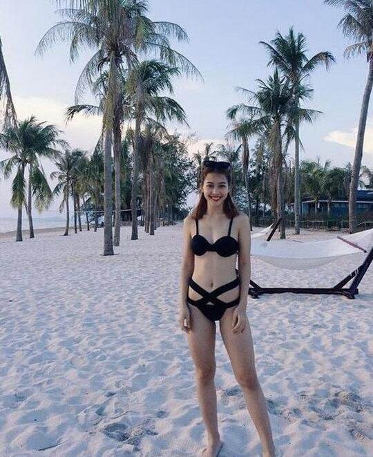 97年白富美性感写真 传将成为下一个龙女郎