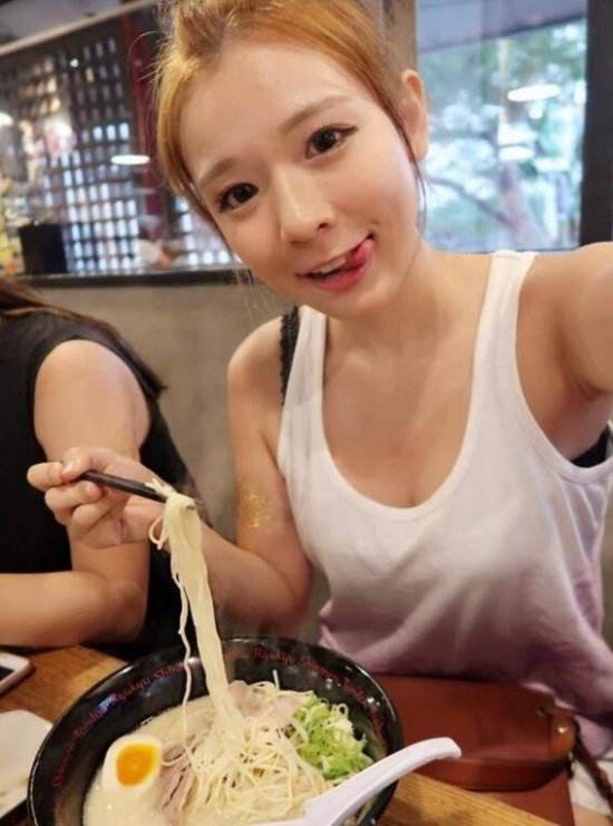 台湾美女玩家林莎犯规写真 还有游戏宅属性