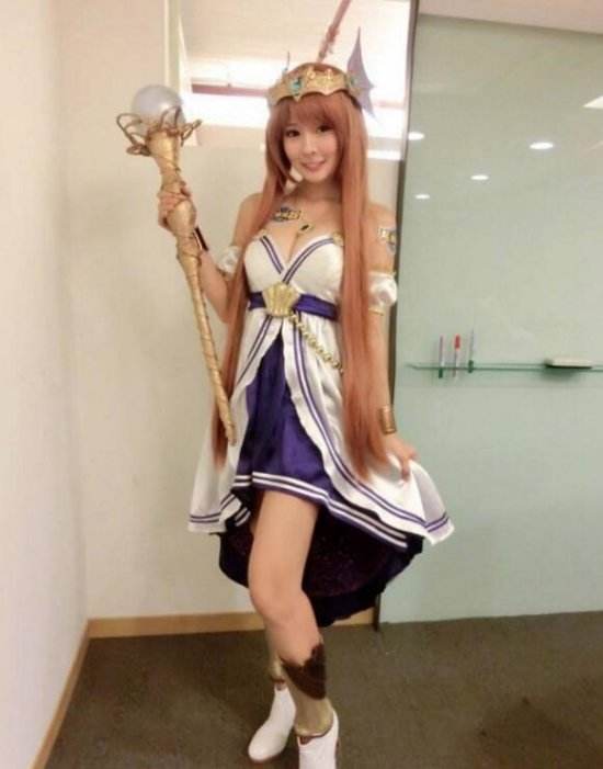 台湾美女玩家林莎犯规写真 还有游戏宅属性