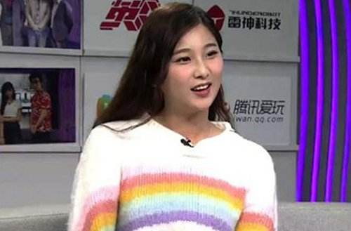 陈一发直播发现异常 若风肩膀上靠着妹纸?