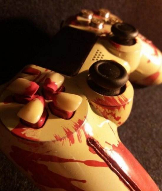 血迹斑斑！《生化危机7》主题PS4手柄来袭 