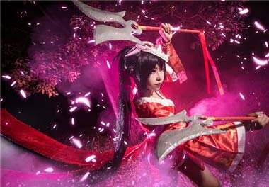 最美红艳阿卡丽COS 完美身姿堪比原画