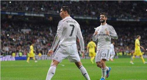 大帝滑跪成就永恒 足坛那些经典的庆祝动作