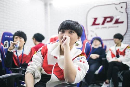 LPL红黑榜：EDG瘦死骆驼比马大 QG将大展拳脚