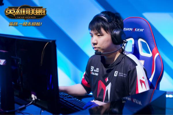 Kabe卡蜜尔助QG连胜 Rookie将直面GodV