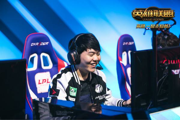 全华班双双取胜 RNG四胜一负登顶A组