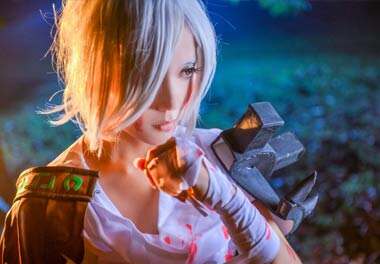 人气一姐惊艳之作！锐雯重拾断剑归来