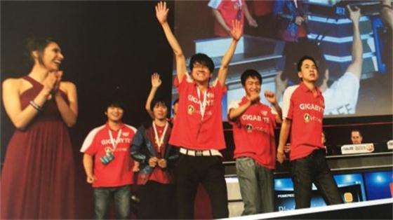 微笑冲上国服王者 等一个世界第一ADC复出！