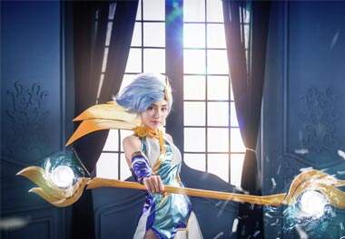 拉克丝气元素同人COS 你要吃一发风暴么