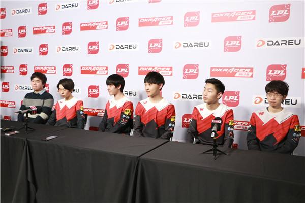WE赛后群访:我们的阵容拿得更好一点 我们的选手也打得好