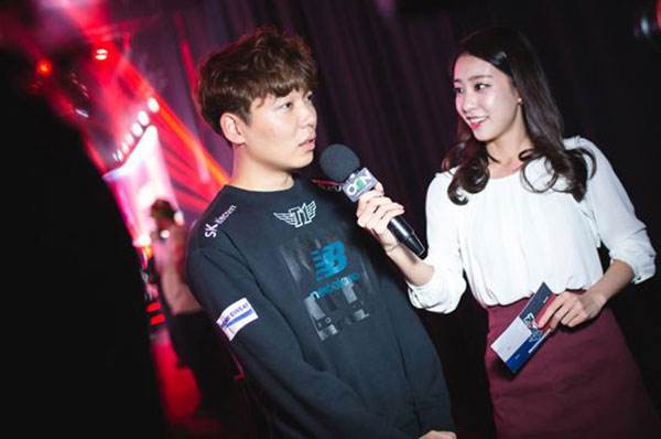 恩静观赛为谁?Faker Marin上演三角恋情