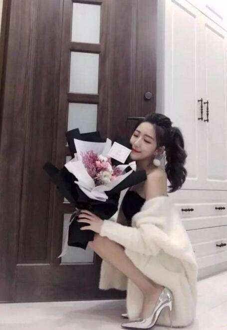 爱抽烟喝酒逛夜店？台湾正妹石潔心美照欣赏 