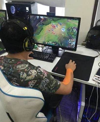 Uzi无奈替补：电竞的残忍和皇族的温柔