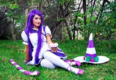 紫色诱惑风韵十足：国外萌妹COS糖果女巫