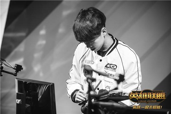 LPL抢位大战愈演愈烈 谁将成功晋级季后赛?