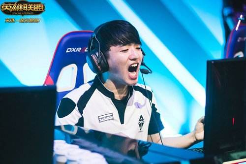 LPL半决赛前瞻:4大豪门对决谁能晋级决赛?