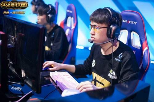 LPL半决赛前瞻:4大豪门对决谁能晋级决赛?