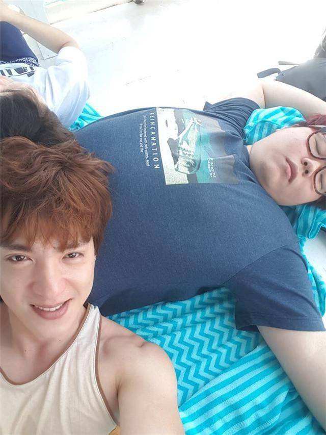 SKT城会玩 夺冠后全队成员帮Kkoma教练征婚