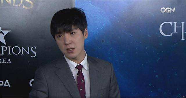 SKT城会玩 夺冠后全队成员帮Kkoma教练征婚