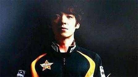 SKT城会玩 夺冠后全队成员帮Kkoma教练征婚