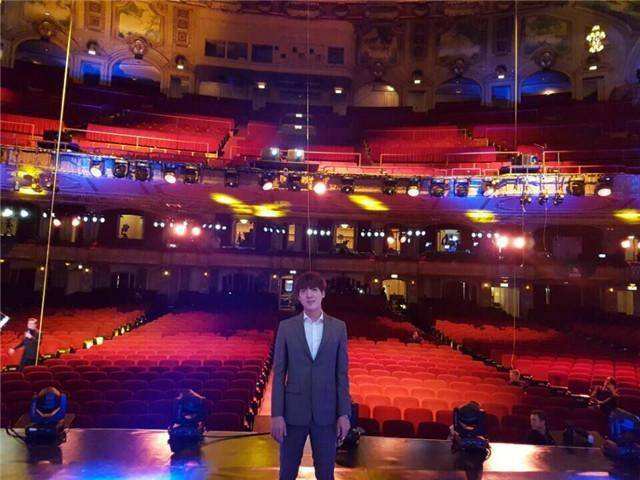 SKT城会玩 夺冠后全队成员帮Kkoma教练征婚