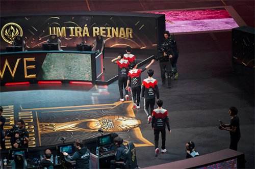 从默默无闻到打出风采 放手一搏的WE比我们想象中更强