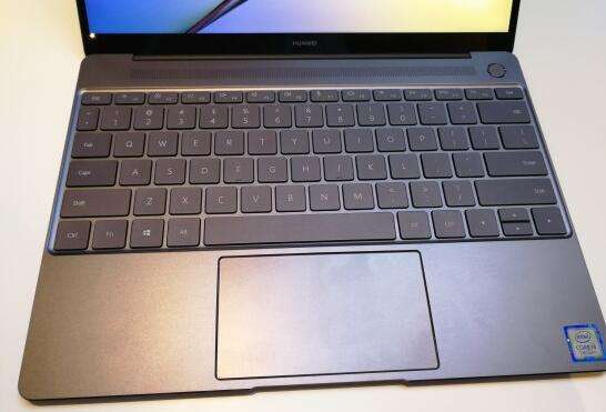 华为MateBook X真机图赏:比A4纸还要小
