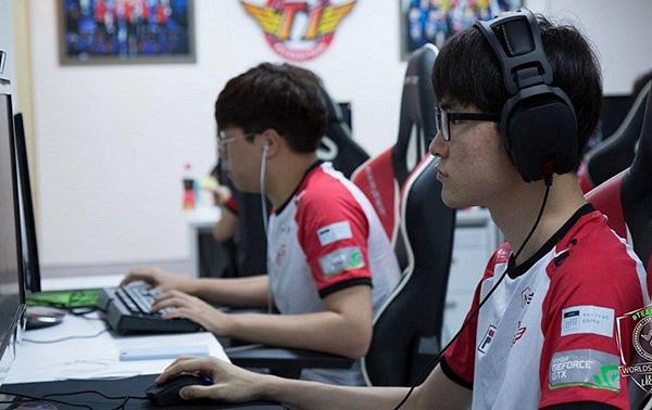 LOL全球十大毅力玩家：最强629天不眠不休