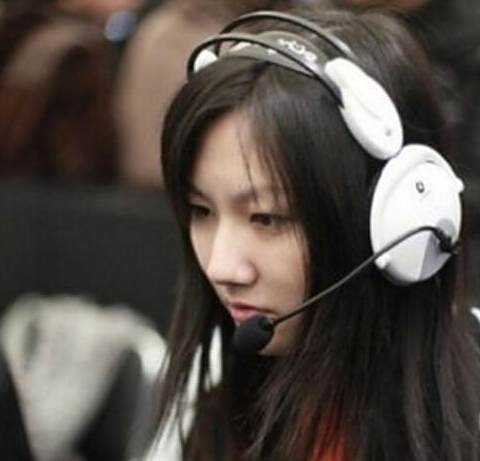 LOL女主播小苍晒出陈年旧照!网友看哭了!