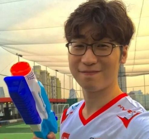 王多多为什么叫电竞白岩松 王多多金句盘点