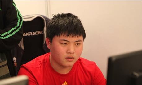 Uzi赛后首开直播 弹幕带节奏狂喷Uzi退役